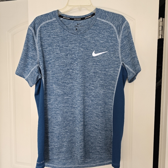 Nike Dri Fit T-Shirt - Picture 4 of 6